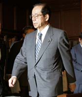 経済無策の福田康夫首相に対し、専門家から「辞めろ」コールがわき起こっている（クリックで拡大）