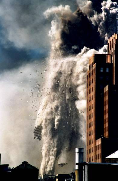 ９１１は高層ビル爆破事件だ！